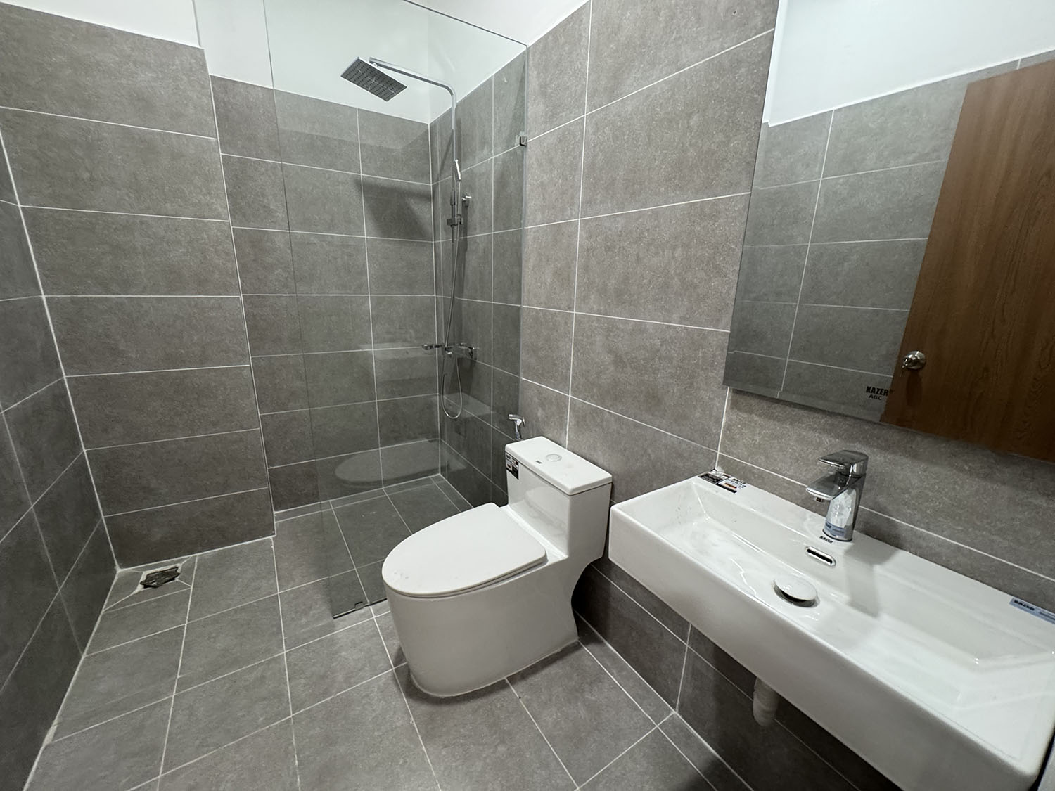 Nhà phố 3lầu (4,05m x 22,5m) có sân đổ ôtô, thiết bị ccấp khu kdoanh Nguyễn Thượng Hiền gần BOTANIC